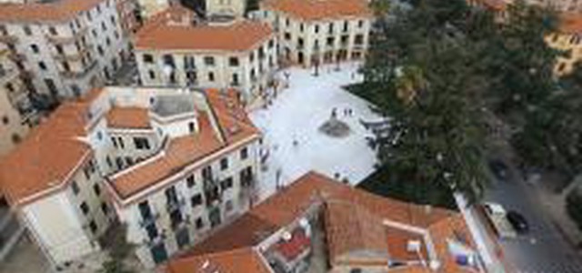 Vigilia di Natale con l'inaugurazione della nuova piazza XXV Luglio e del presepe di piazza Bilotti