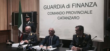 Corrotta con viaggi, vacanze e vini: arrestata ex responsabile regionale dell'anticorruzione 