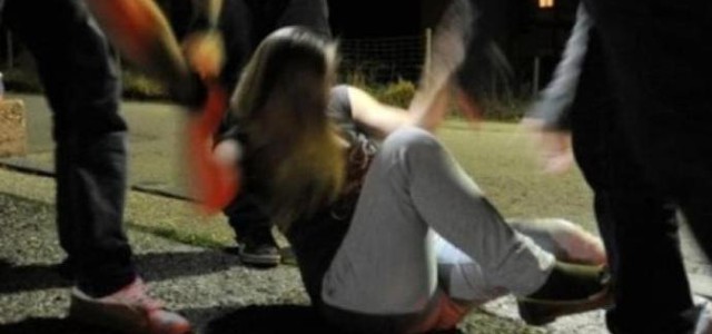 Stupro di gruppo su una 18enne, arrestati tre coetanei