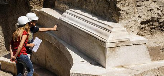 Pompei, emersa la tomba di un impresario