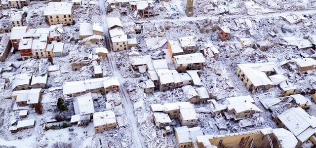 Il terremoto non si ferma: nella notte almeno 80 scosse e continua a nevicare