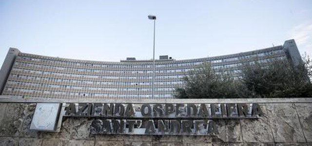 Aggredisce medico in ospedale, denunciato