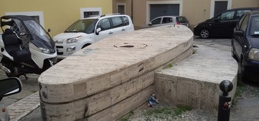 A Largo Pianicello lo stato di abbandono regna sovrano