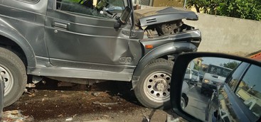 Catanzaro. Scontro tra fuoristrada e auto in sosta a Santa Maria: un ferito