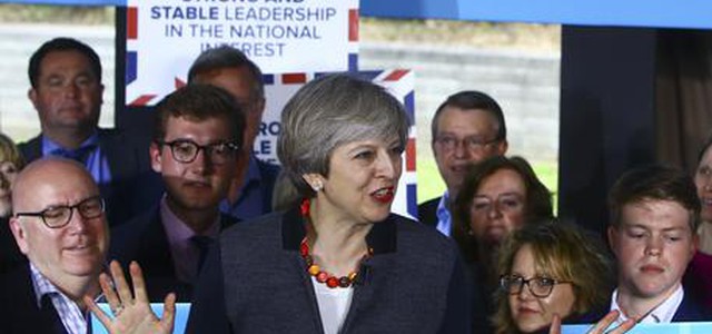 Gb al voto: Theresa May dalla regina, Camere sciolte