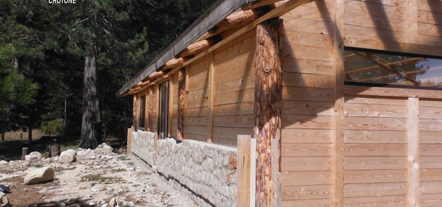 Sequestrati fabbricato in corso di costruzione e un’area disboscata illegalmente 