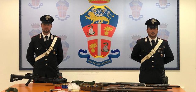 Trovate armi e munizioni in un capannone, un arresto e una denuncia