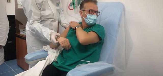 Vax Day - Il primo vaccinato a Reggio Calabria è un covid-manager dell'ospedale
