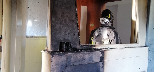 Boato in palazzina, esplode pozzetto