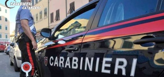 Alimenti mal custoditi e lavoratori in nero, sospesa attività agriturimo nel Catanzarese