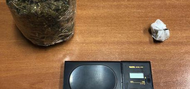 Nascondeva nella tasca del giubbotto 11 grammi di eroina, arrestato