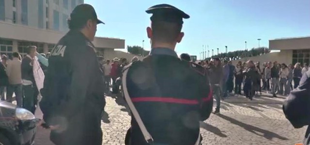 Protestano i lavoratori in mobilità in deroga: "La Calabria fa schifo" (VIDEO)