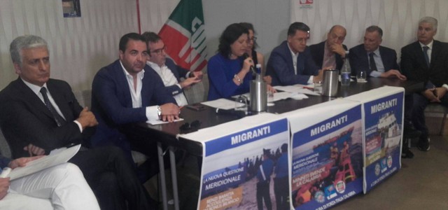 Migranti, Forza Italia Calabria: "Intollerabile che Oliverio non tuteli la regione" (VIDEO)
