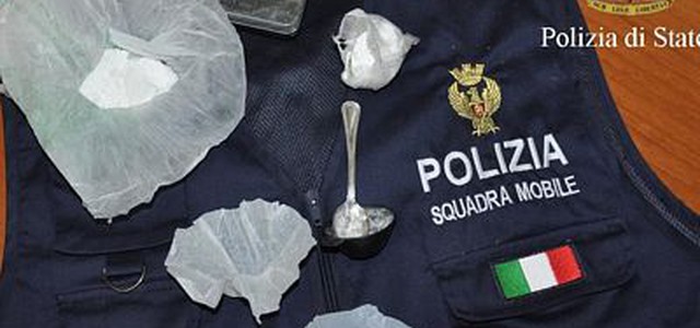 Spaccio di droga e ricettazione, due arresti