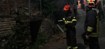 Maltempo nel Catanzarese, crolla parte di un'abitazione (VIDEO)