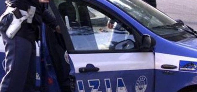 Svaligia un appartamento, il vicino avvisa la Polizia: un arresto a Catanzaro