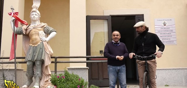Striscia la Notizia a Guardavalle, figlia del sindaco scrive a Brumotti