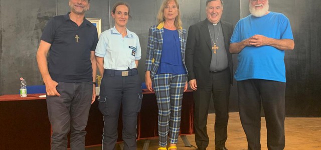 Il vescovo in visita nel carcere di Catanzaro