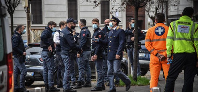 Blitz in banca, rapinatori scappano dalle fogne