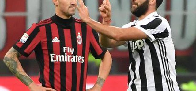 Serie A: Milan Juventus 0-2, doppietta Higuain a quota 101 gol