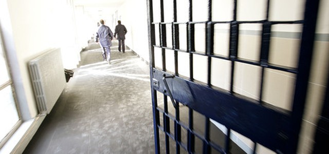 Agente aggredito in carcere Paola