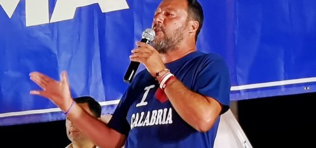 Immigrati, Salvini: “Crotone assediata, clandestini in fuga per colpa del governo incapace"