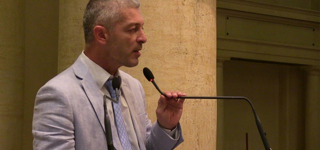 Morra (M5S): "Rimborsato solo il 10% ai ragazzi che hanno lavorato, tirino fuori i soldi"