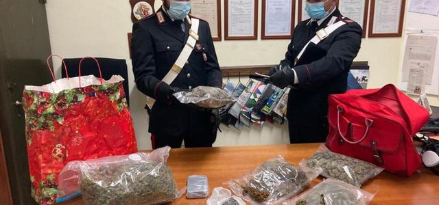 Si scambiano droga vicino a caserma Cc, arrestati 2 ventenni