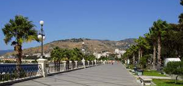 Per il 25 aprile Reggio offre " Il Cavaliere, il Libro e una Rosa" Fiera dei Librai Reggini.