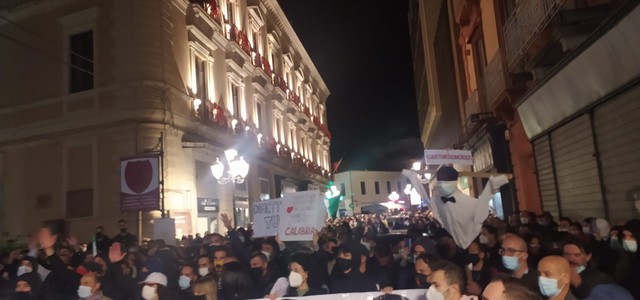 "Ne´ Destra ne´ Sinistra: Giustizia Sociale", in migliaia in piazza a Catanzaro (FOTO E VIDEO)