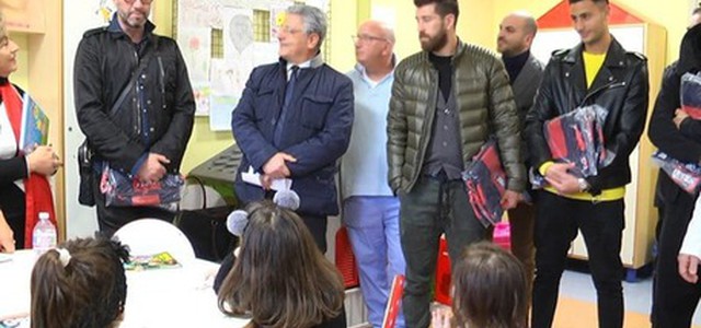 Zenga e giocatori da bimbi in ospedale