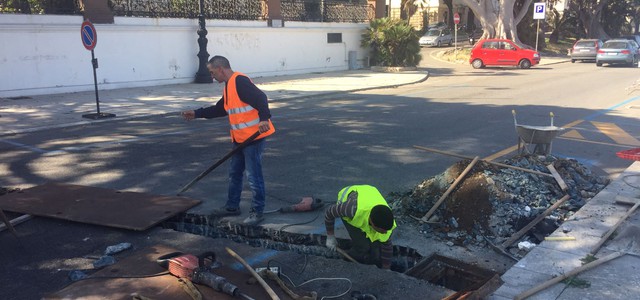 Avviati i lavori per la regimentazione degli scarichi fognari dei lidi balneari sul Lungomare 
