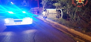 Auto si ribalta nel Catanzarese, ferite due ragazze