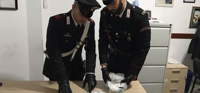 In auto con 95 grammi cocaina, arrestati dopo inseguimento