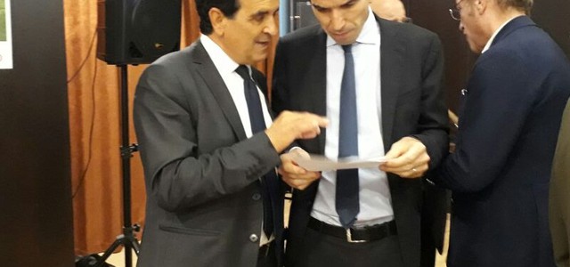 Bruno (Upi) consegna un documento sullo stato delle Province calabresi al ministro Martina