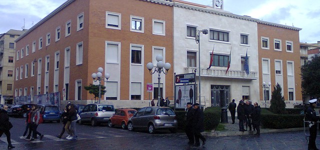 Crotone, Sorgiovanni (M5S): "L’assunzione di 33 unità mediante lo scorrimento delle relative graduatorie degli idonei richiede qualche  riflessione"