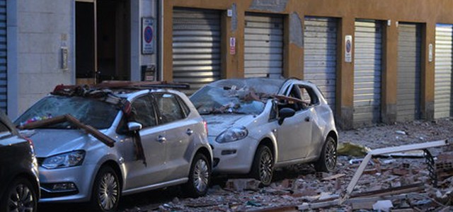 Esplosione nel Milanese, sei feriti