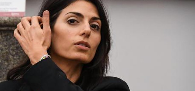 Roma, chiusa l'inchiesta su nomine, rischio processo per Raggi
