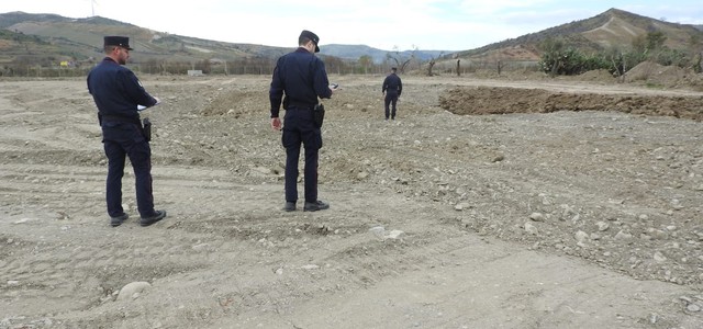 Coltivava un'area demaniale occupata abusivamente, denunciato