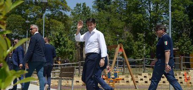 Conte ad Amatrice: 'Qui perché non si sentano soli'