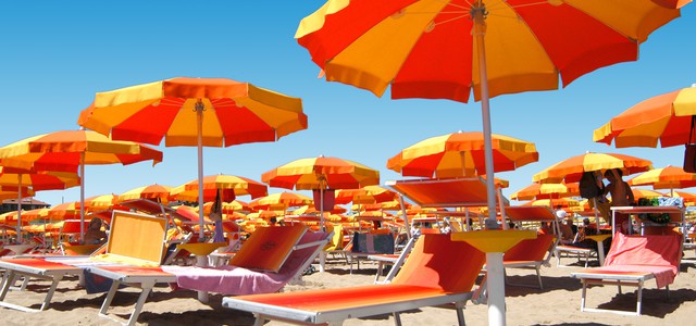 Legge n. 138 su modalità di rilascio concessioni agli stabilimenti balneari: ok da associazioni