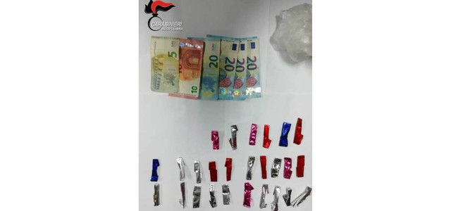 Sorpreso con cocaina nascosta nel giubbino, arrestato 26enne