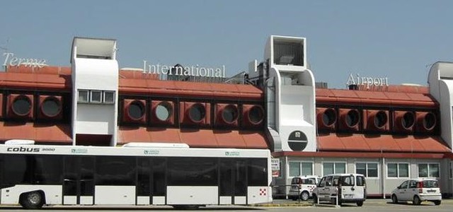 Respinti tre stranieri all’aeroporto di Lamezia per violazione norme anticovid