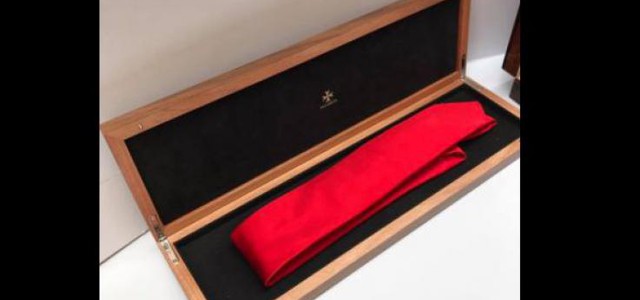 Una cravatta made in Calabria in regalo a Trump