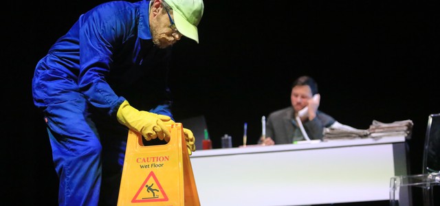 “MigraMenti” prosegue la programmazione SPAc al Teatro Comunale di Badolato. Domenica 1 dicembre alle 18:30 ci sarà L’Effimero Meraviglioso con “Wet Floor”