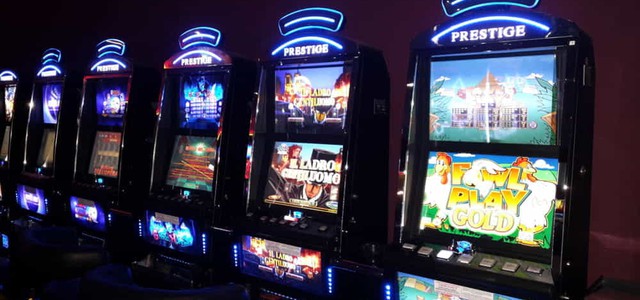 Sequestrate centinaia di slot machine illegali anche in Calabria