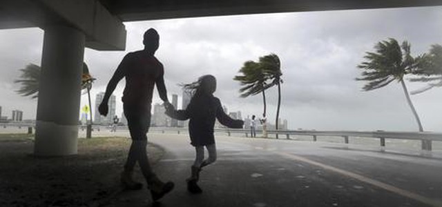 Irma, governatore Florida: 'Andate via ora, non si sopravvive a tempesta'