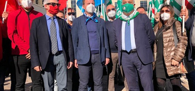 Sanità - Sindacati manifestano in Regione