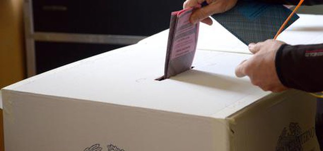 Voto scambio, arresti ex sindaco Niscemi
