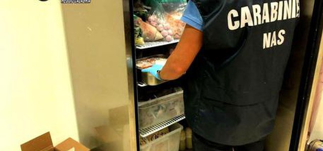 Alimenti mal conservati, denunciata titolare ristorante